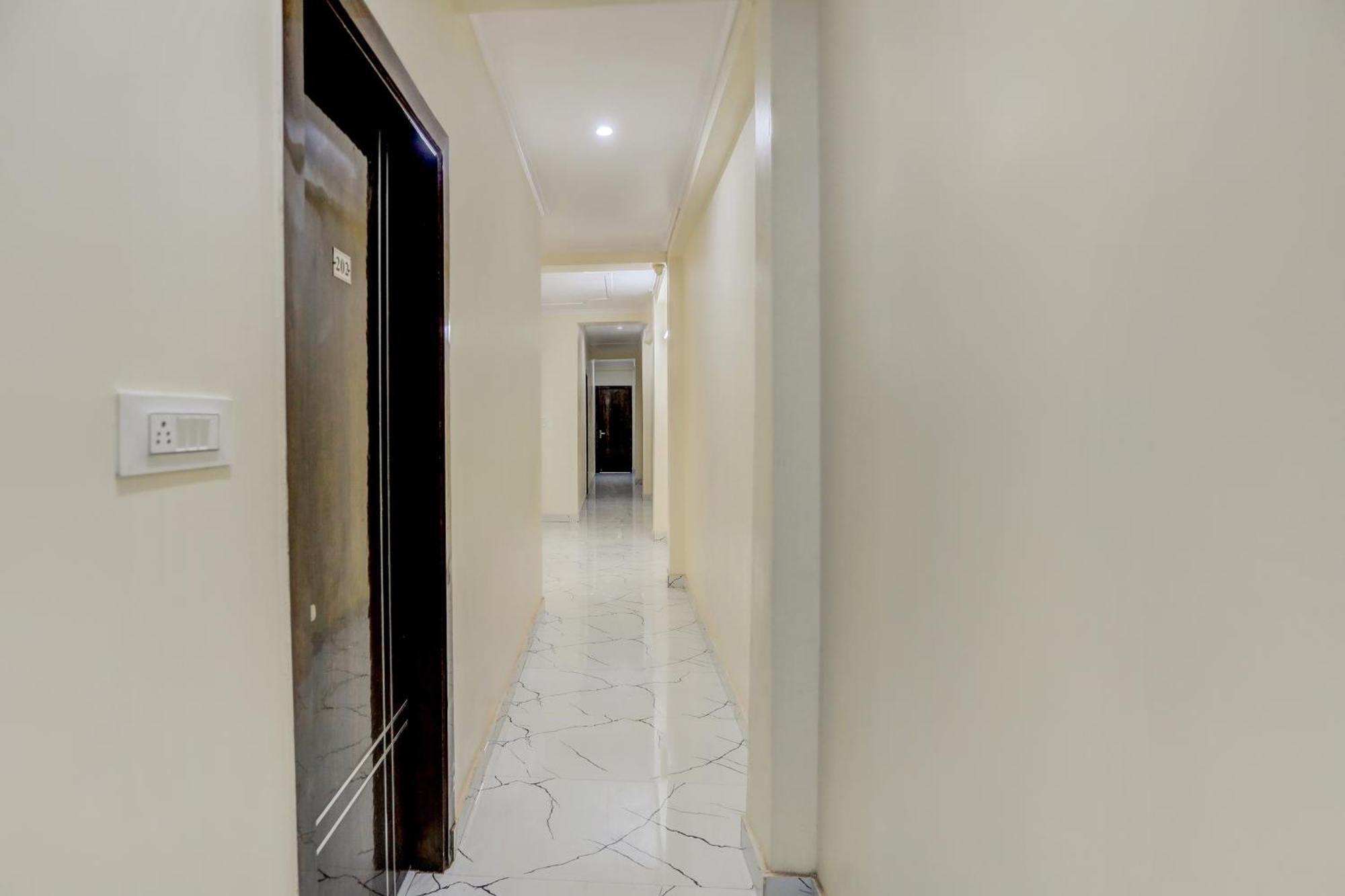 Hotel O Diamond Inn Ню Делхи Екстериор снимка