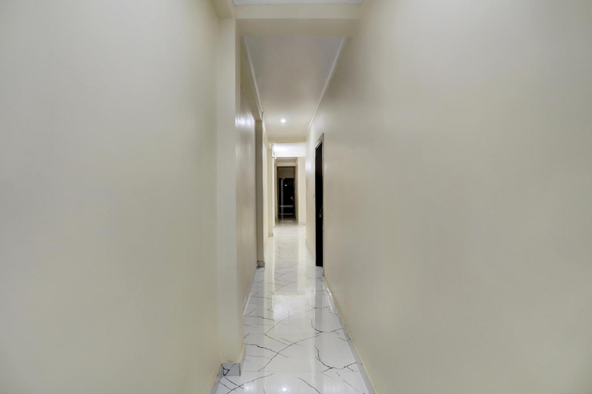 Hotel O Diamond Inn Ню Делхи Екстериор снимка
