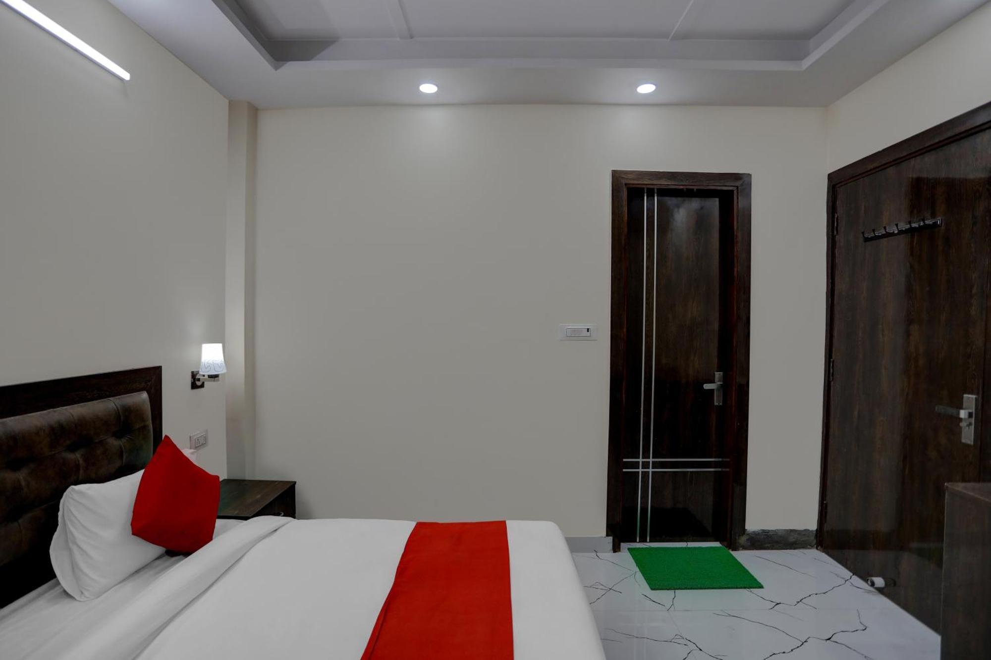 Hotel O Diamond Inn Ню Делхи Екстериор снимка